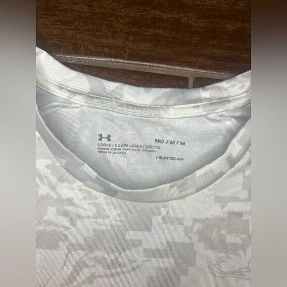Under Armour grey/white camo quick dri shirt sz med - Picture 2 of 3